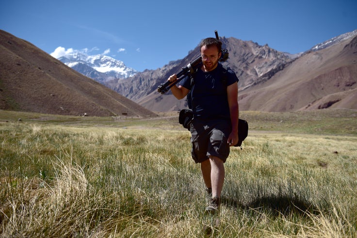 journaliste dans une vallée