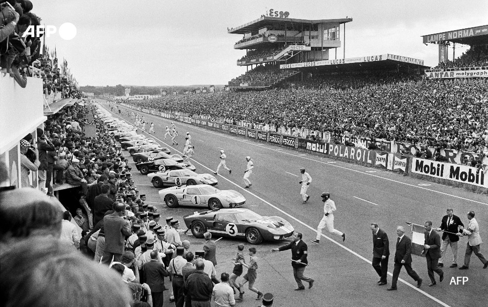 Race car drivers run to their cars to take the start of the 34th edition of the 24 Hours Le Mans endurance race