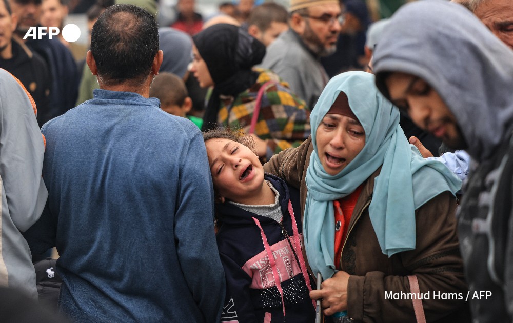 Palestinian women crying