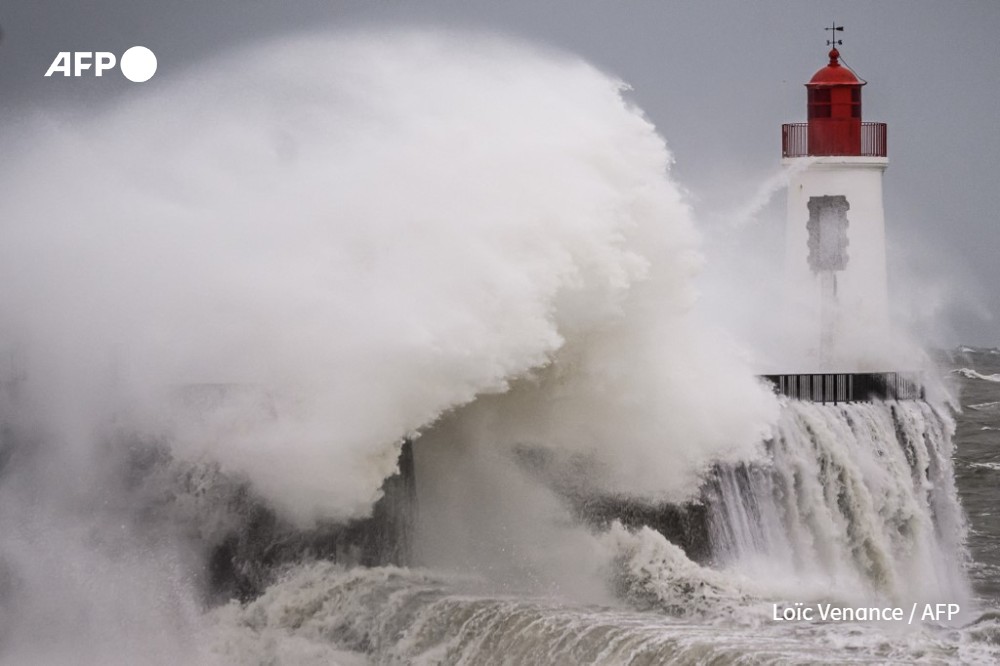 Waves crash against the lighthouse at the entrance to the harbour during Storm Nelson, in Les Sables-d'Olonne,