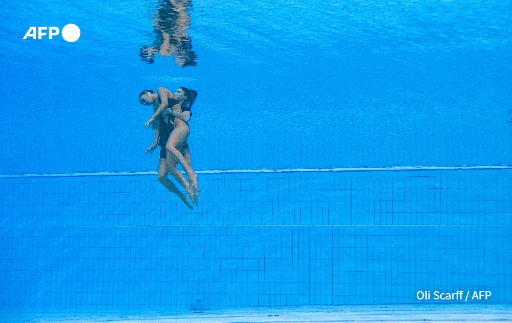 USA's Anita Alvarez is recovered from the bottom of the pool by USA's coach Andrea Fuentes