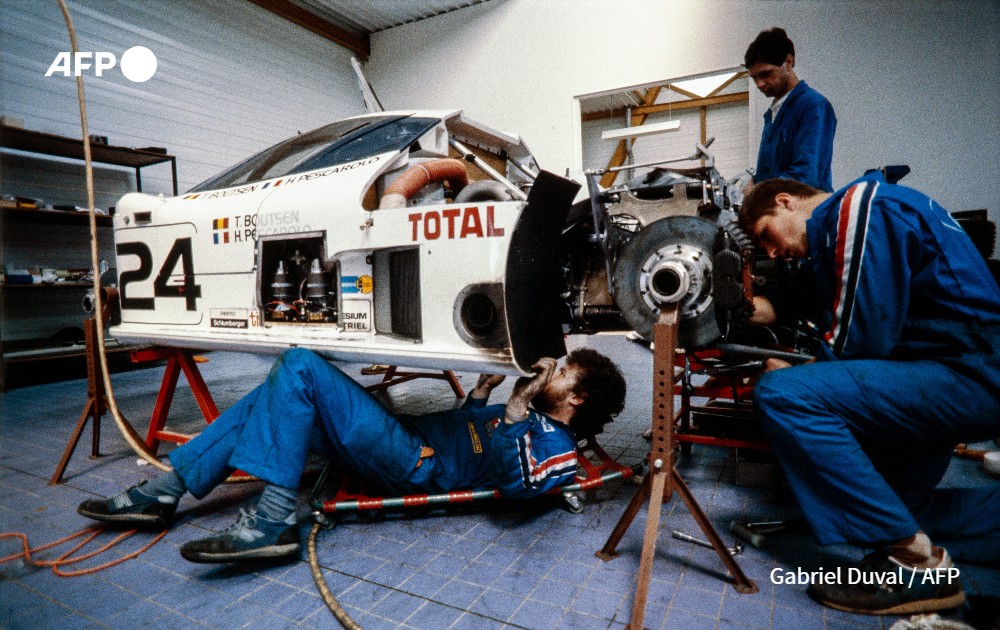 Ford Concessionaires France team mechanics prepare the Rondeau M482 N°24, 1983